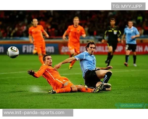 掌握足球控球转身技巧提升球场表现的全面指南 掌握足球控球转身技巧提升球场表现的全面指南